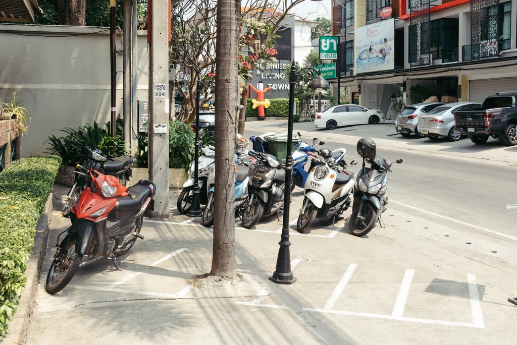 Link Mansion Hotell Chiang Mai Exteriör bild
