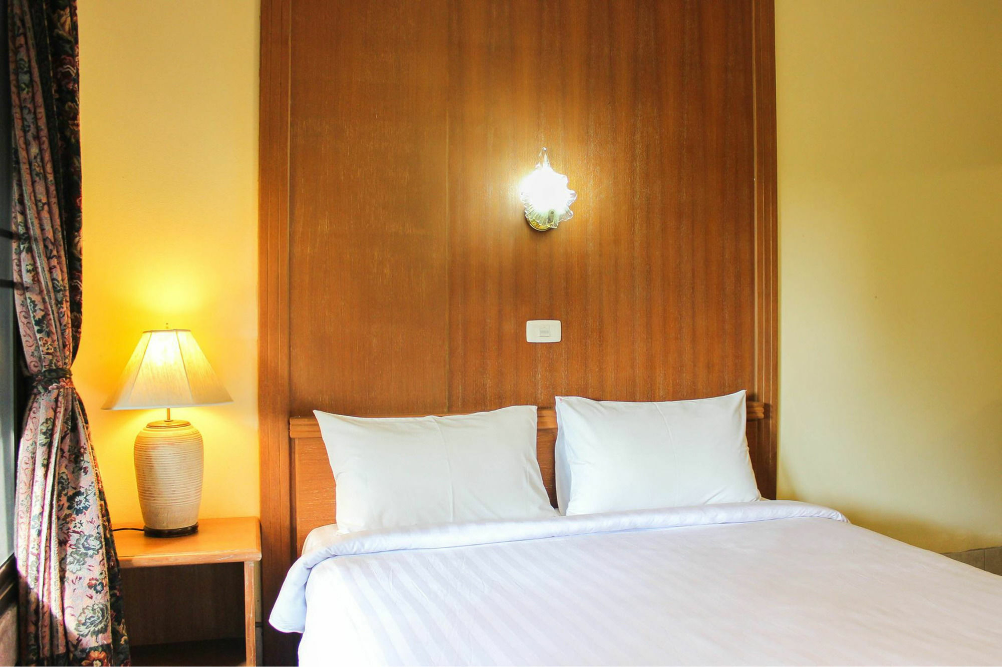 Link Mansion Hotell Chiang Mai Exteriör bild